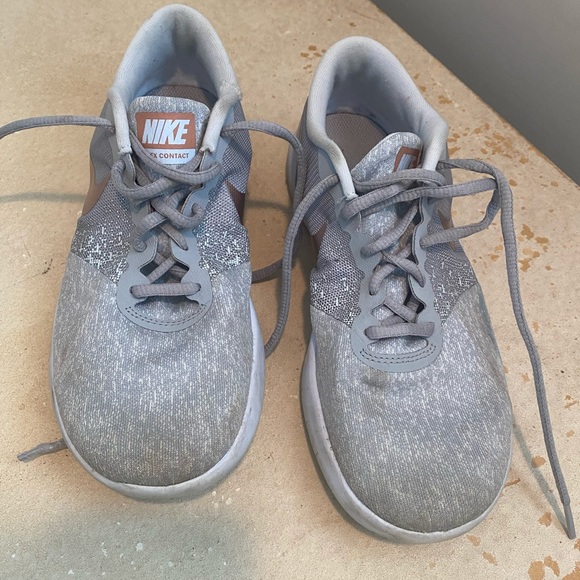 gray and rose gold nike shoes